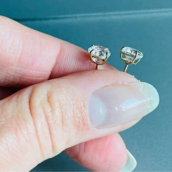 14k Gold White Shiny Zircon Classic 6mm 1.68tcw Solitaire Stud Earrings - Picture 5 of 7